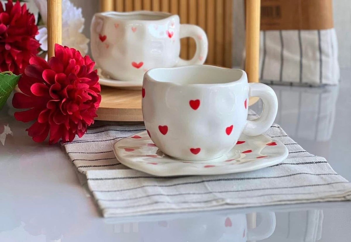 MUG en Céramique avec Cœurs Rouges et Soucoupe