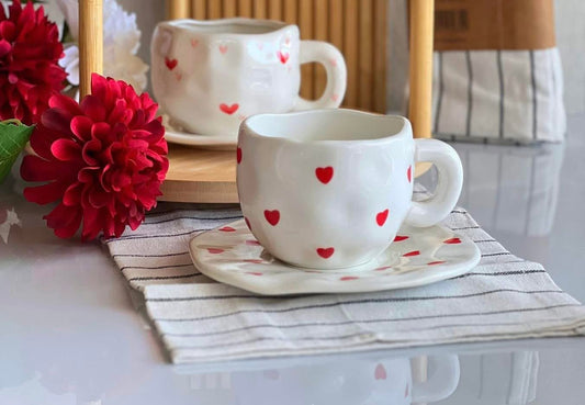 MUG en Céramique avec Cœurs Rouges et Soucoupe